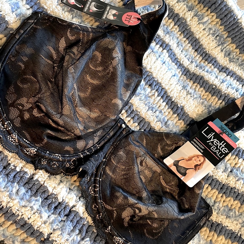 Lilyette Minimizer Bra-36DDD-black lace